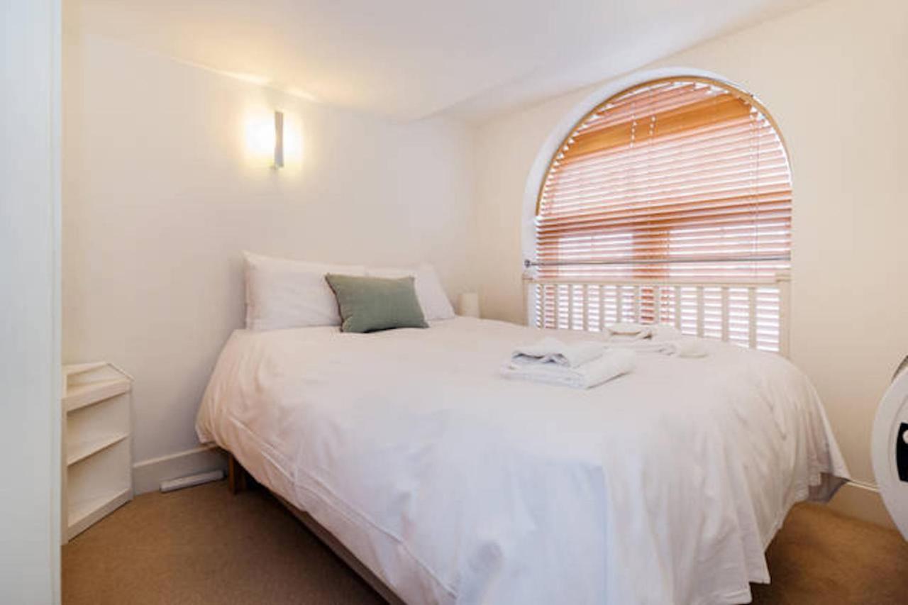 Central 2-Bed, 2-Bath Sanctuary Near Holborn Station, Covent Garden & West End Londen Buitenkant foto