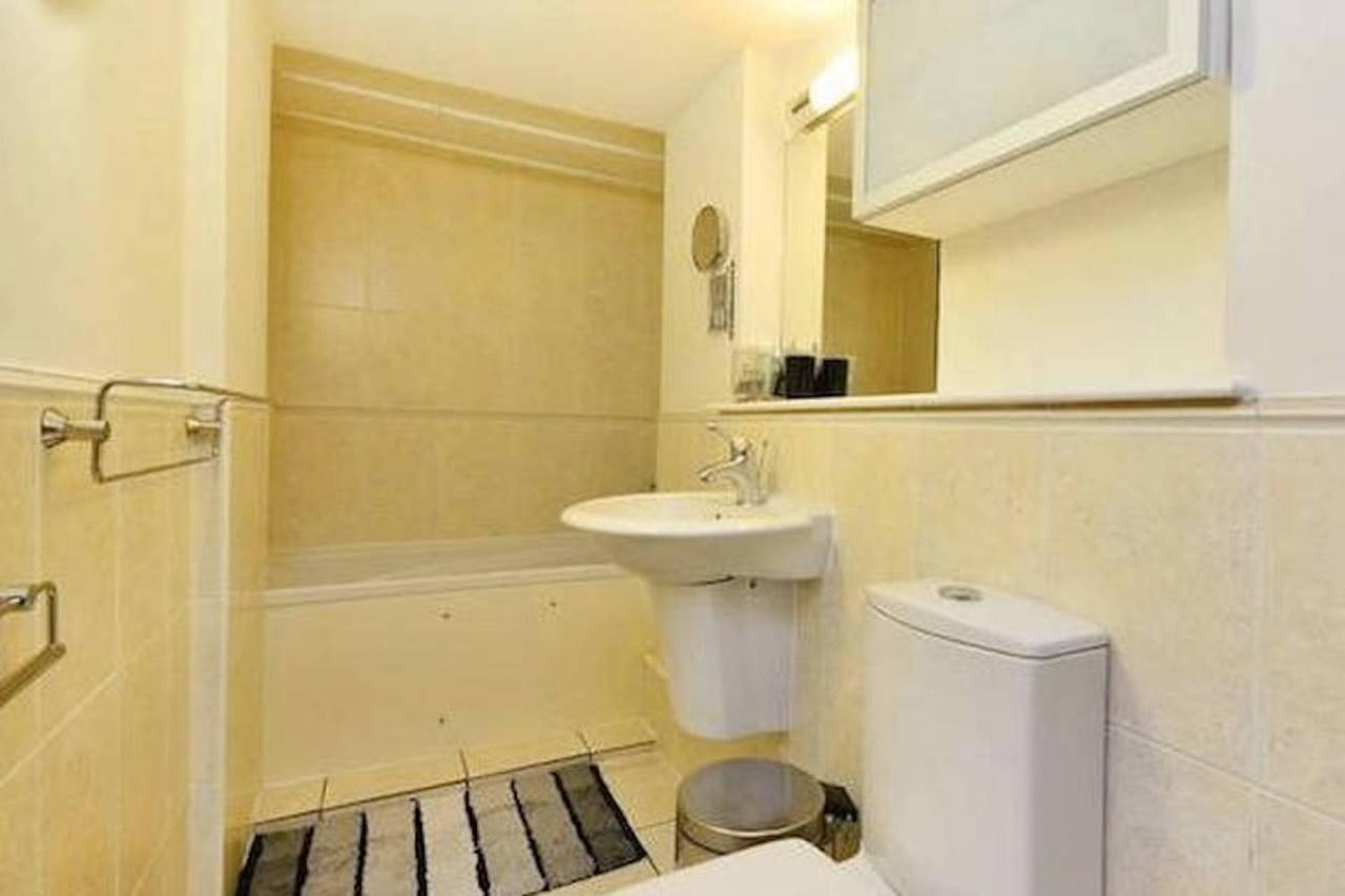 Central 2-Bed, 2-Bath Sanctuary Near Holborn Station, Covent Garden & West End Londen Buitenkant foto