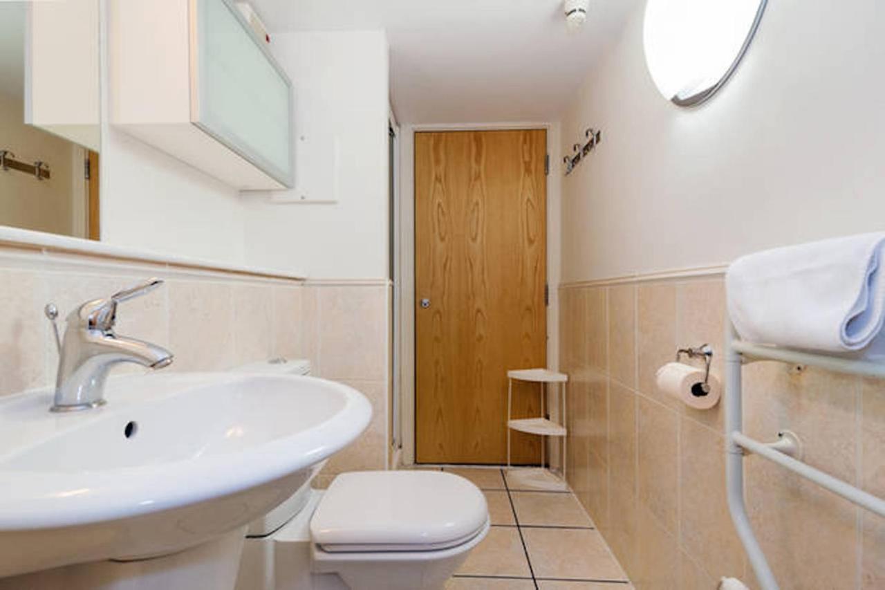 Central 2-Bed, 2-Bath Sanctuary Near Holborn Station, Covent Garden & West End Londen Buitenkant foto