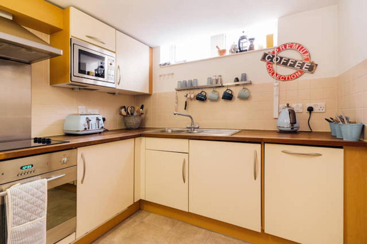 Central 2-Bed, 2-Bath Sanctuary Near Holborn Station, Covent Garden & West End Londen Buitenkant foto